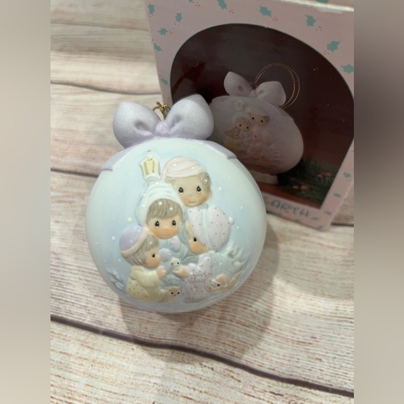 PRECIOUS MOMENTS 1989 "Peace On Earth" Nativity Ornament New In Box - Picture 1 of 8
